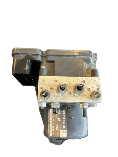 2000-2005 Volkswagen Passat Used ABS Pump — w/o electronic stability control, w/o traction control, electronic differential lock, FWD